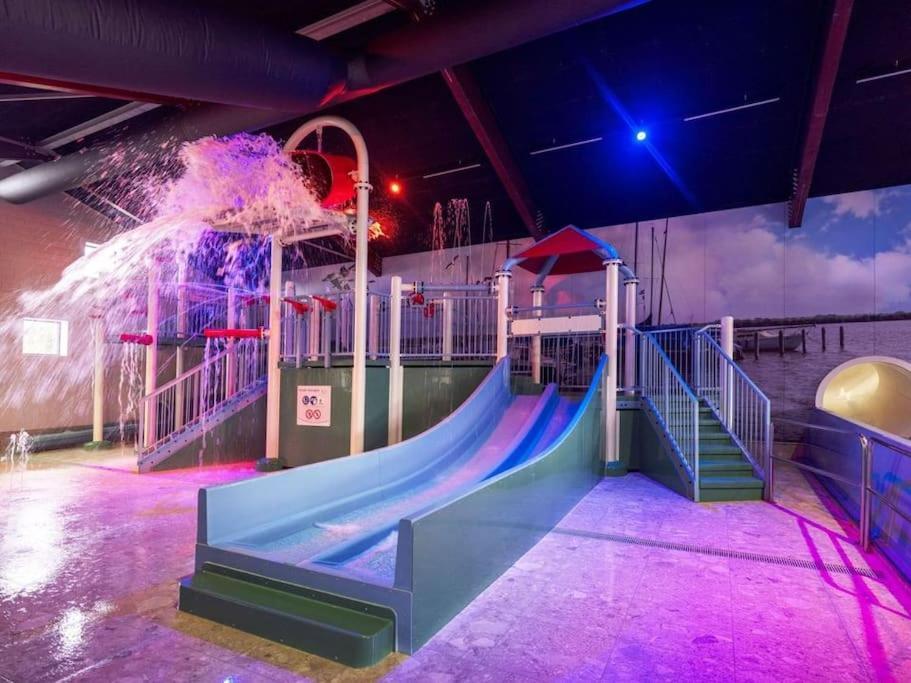 Ervaar 'Fryske Weelde' Op Vijf Sterren Vakantiepark De Kuilart Koudum Exterior foto